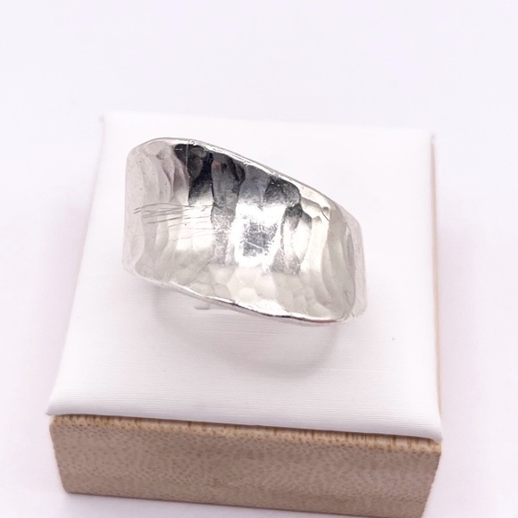 Size 9 Sterling Silver Hammered Ring - Picture 2 of 8